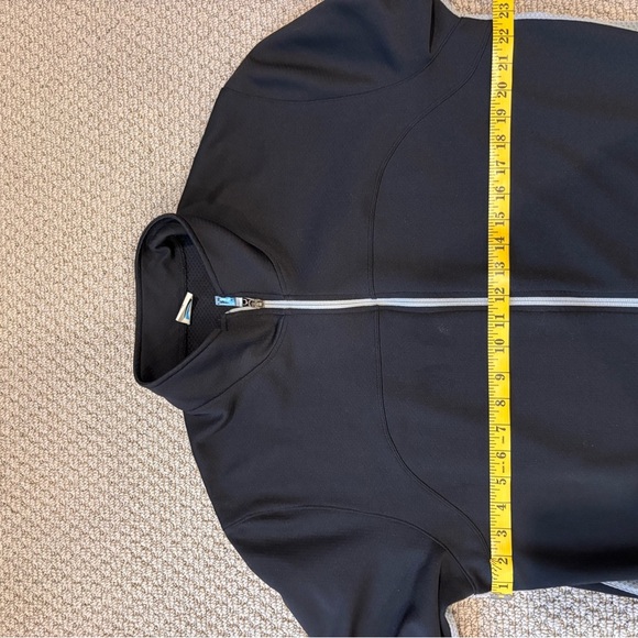 ALO Yoga Lightweight Black Jacket with Gray Accents - Picture 6 of 7